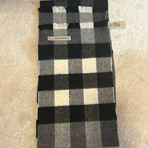 Classic Burberry scarf. Made in Scotland. 100% cashmere. 9/10 new